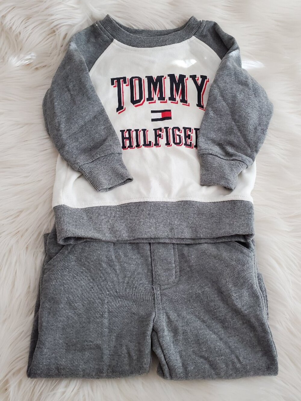 Tommy Hilfiger Boys 2 Piece Crew Fleece Set SZ 12M